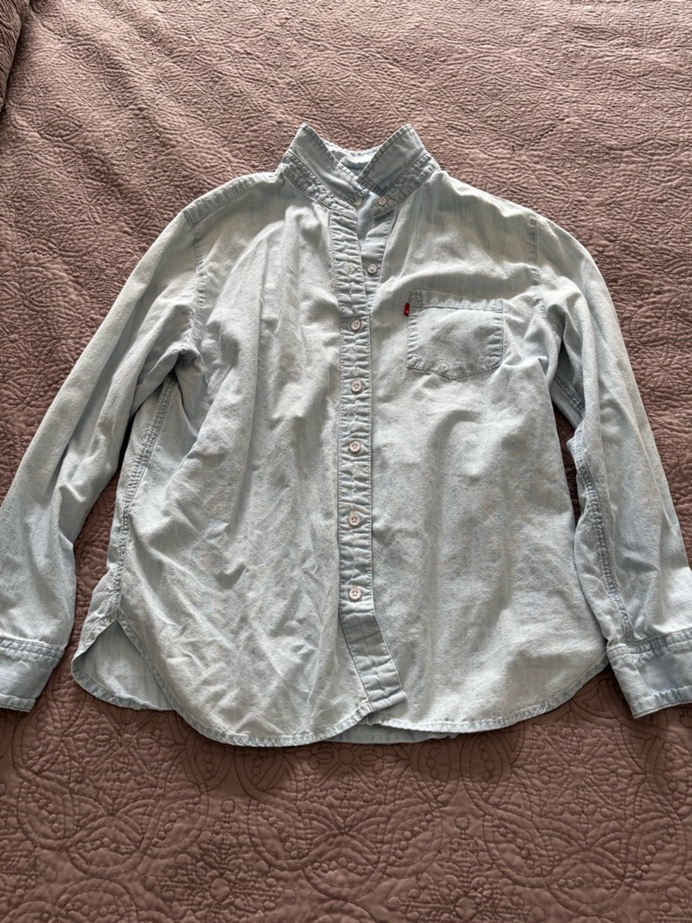 Levi’s Women’s Chambray Denim Button-Up Shirt - GUC!